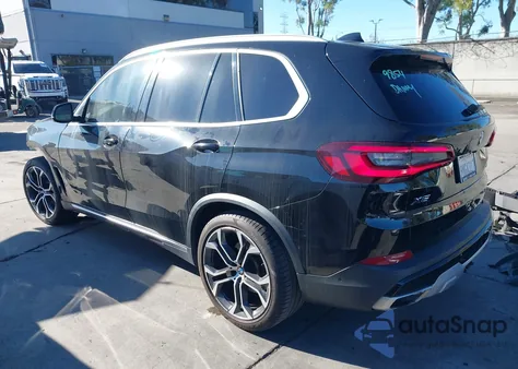 2021 BMW X5 Sdrive40I z USA, uszkodzony, nr VIN 5UXCR4C08M9F08998